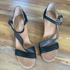 TOMS | WEDGE SANDAL | NWOT